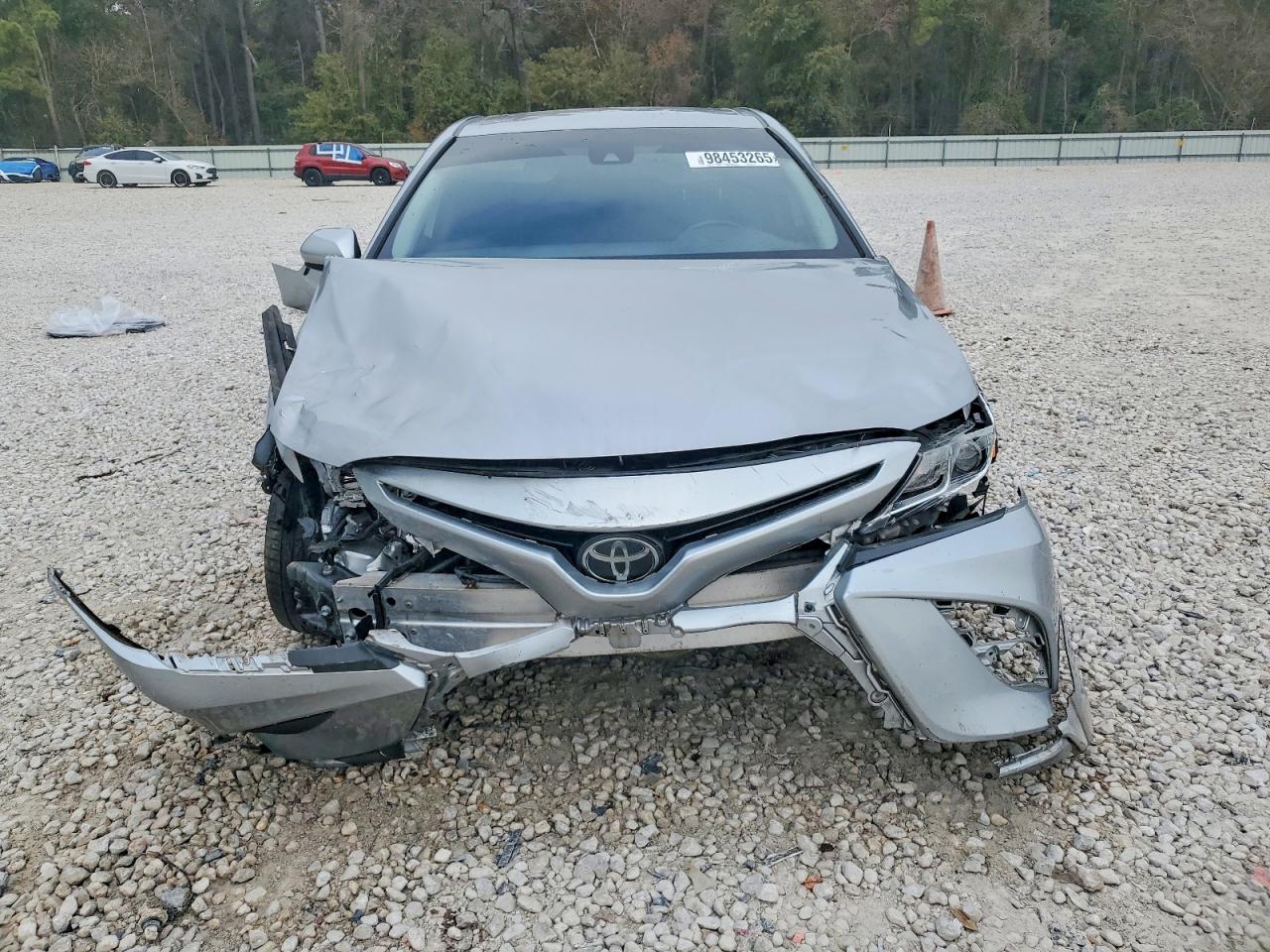 2019 TOYOTA CAMRY SE photo 5