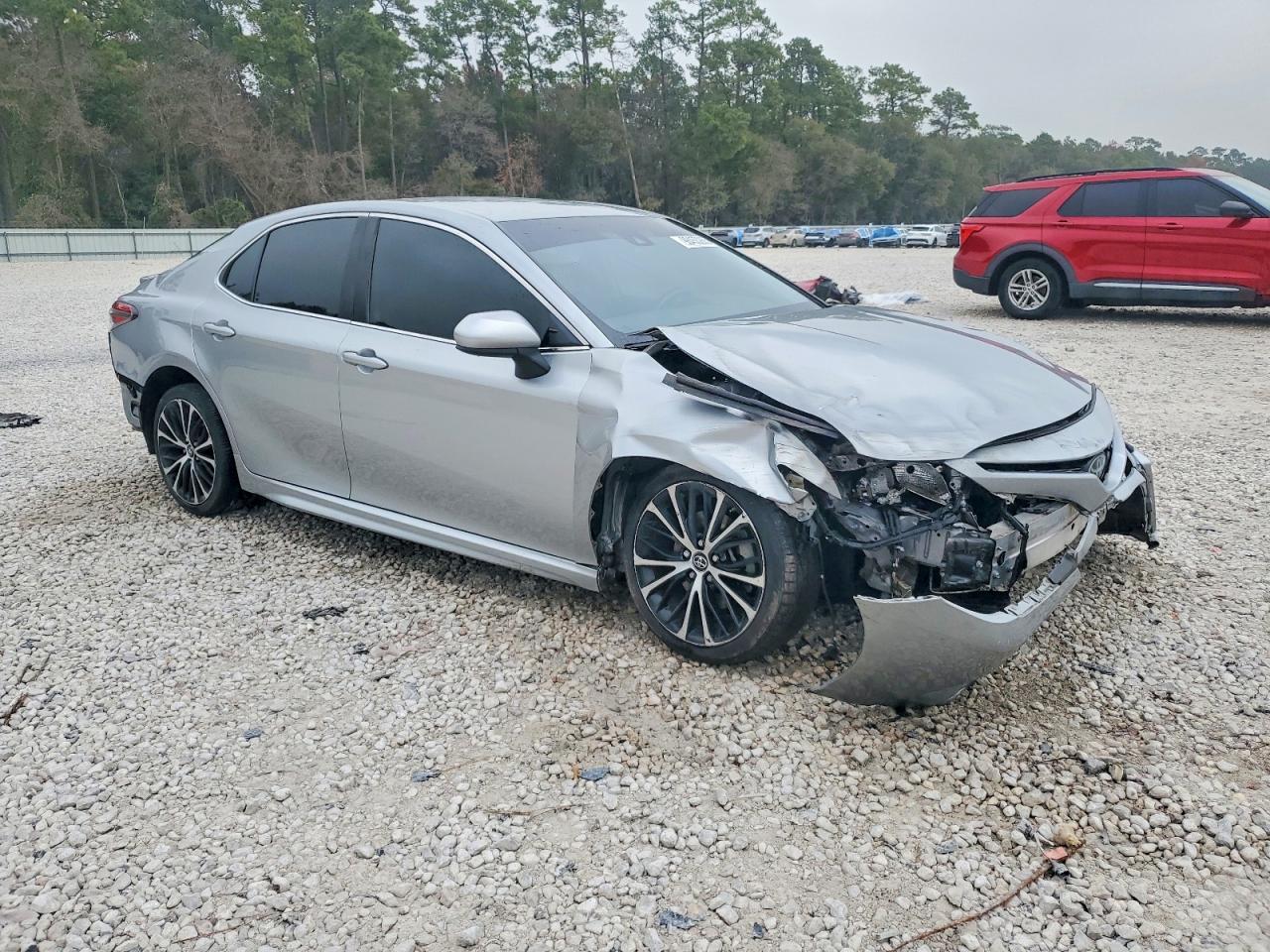 2019 TOYOTA CAMRY SE photo 4