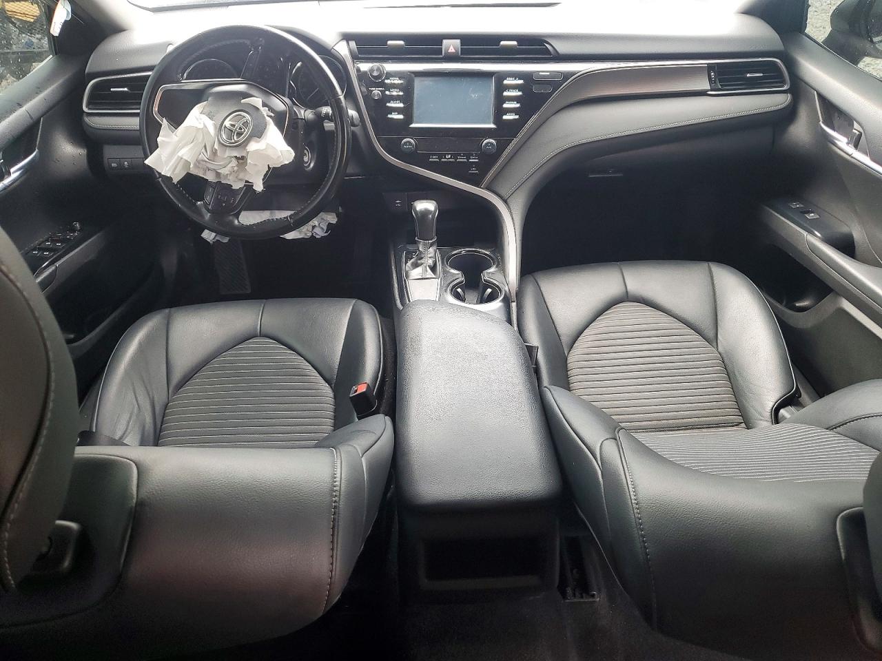 2019 TOYOTA CAMRY SE photo 8