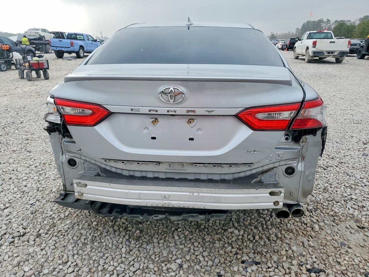 2019 TOYOTA CAMRY SE photo 6