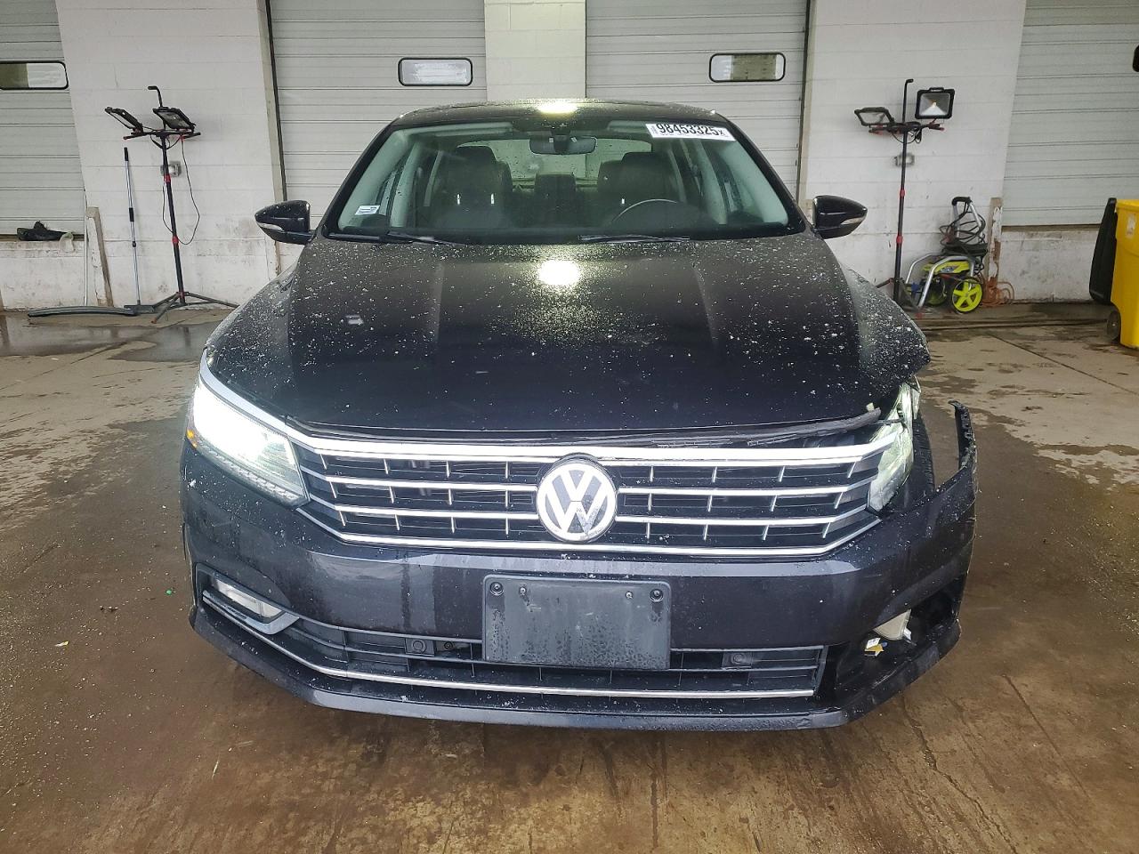 2017 VOLKSWAGEN PASSAT SE photo 5