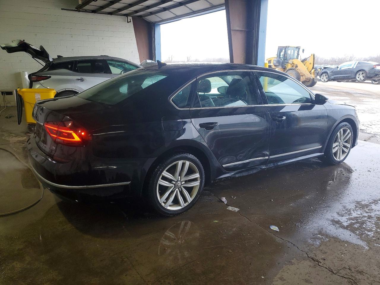 2017 VOLKSWAGEN PASSAT SE photo 3