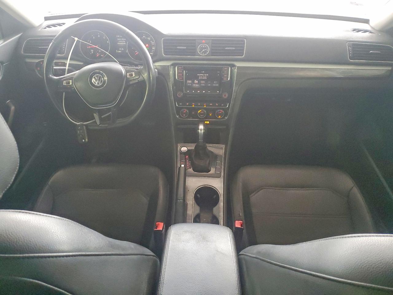 2017 VOLKSWAGEN PASSAT SE photo 8