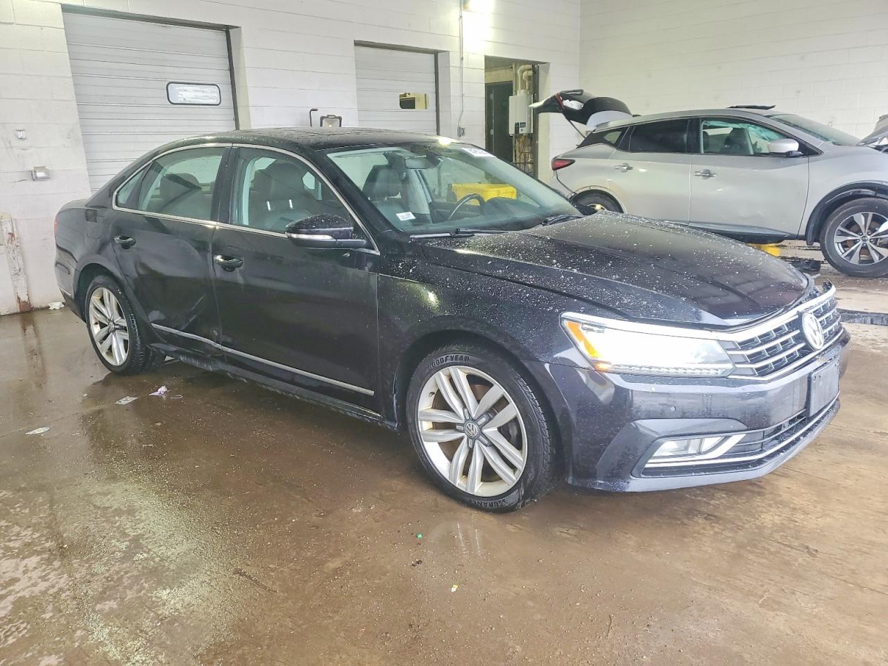 2017 VOLKSWAGEN PASSAT SE photo 4