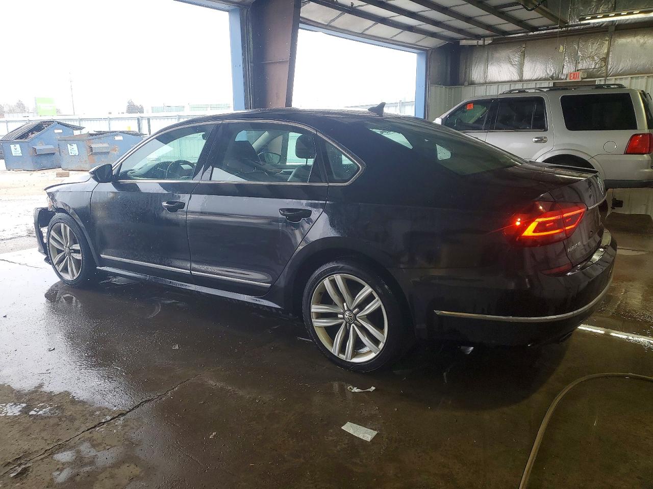 2017 VOLKSWAGEN PASSAT SE photo 2