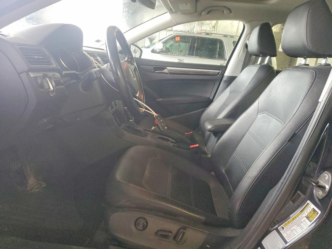2017 VOLKSWAGEN PASSAT SE photo 7