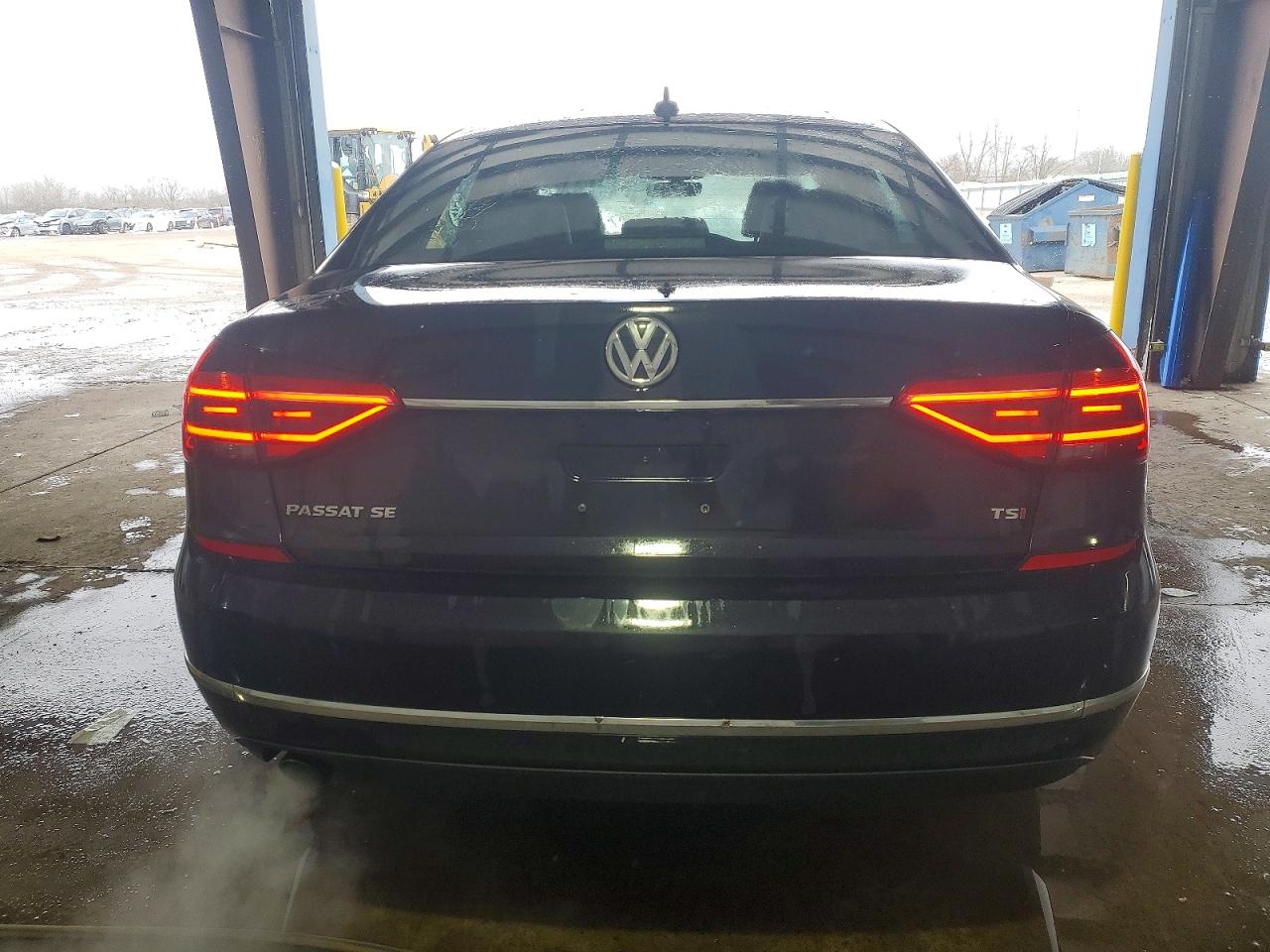 2017 VOLKSWAGEN PASSAT SE photo 6