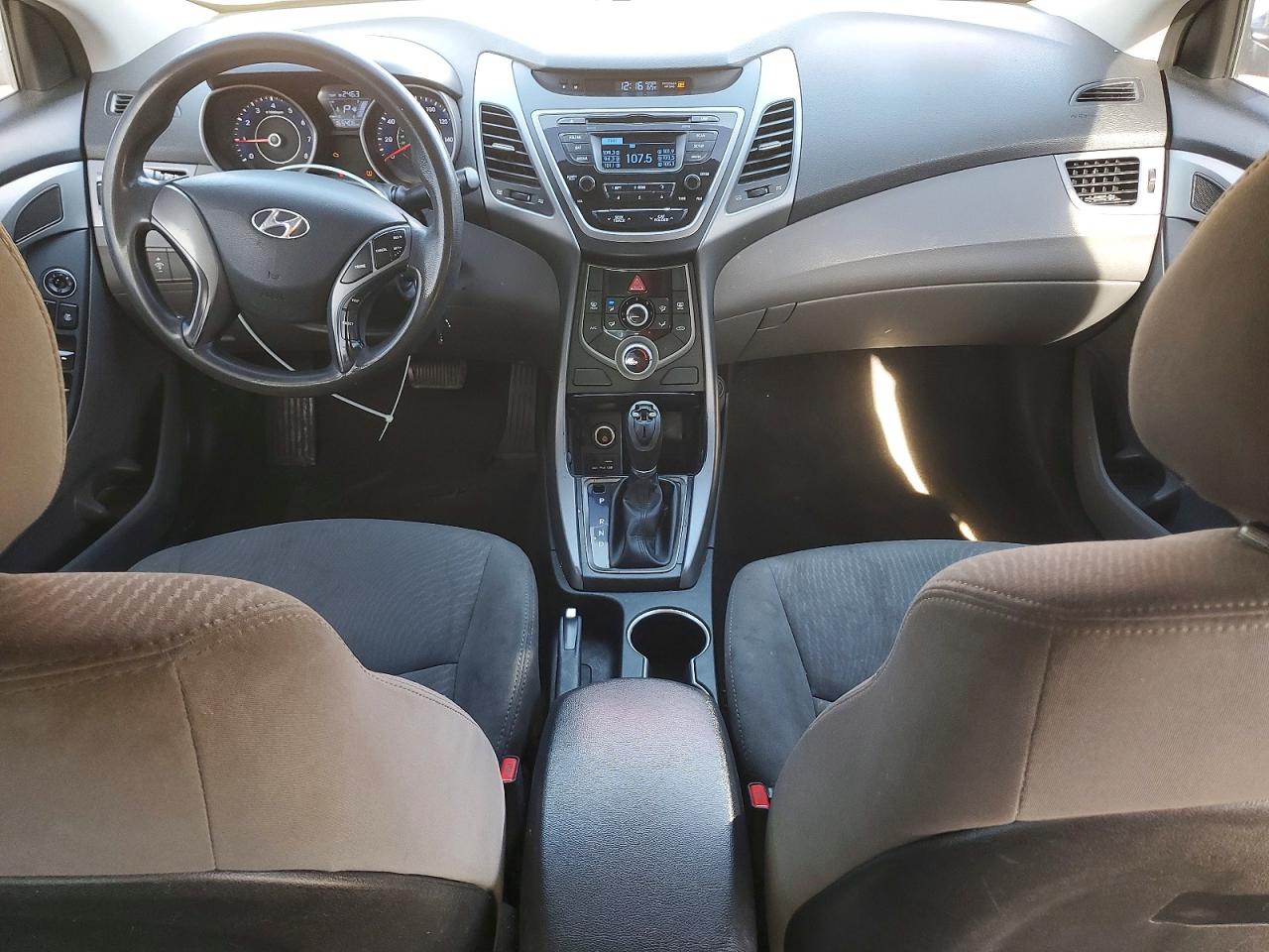 2016 HYUNDAI ELANTRA SE photo 8