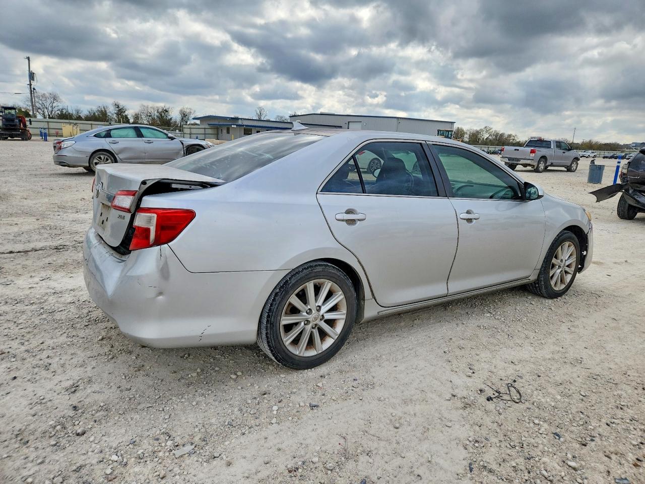 2012 TOYOTA CAMRY SE photo 7