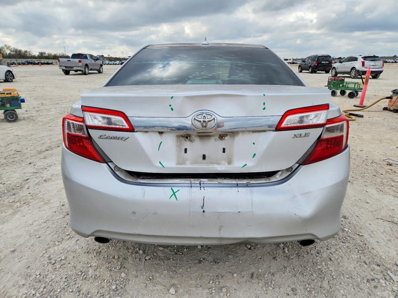 2012 TOYOTA CAMRY SE photo 16
