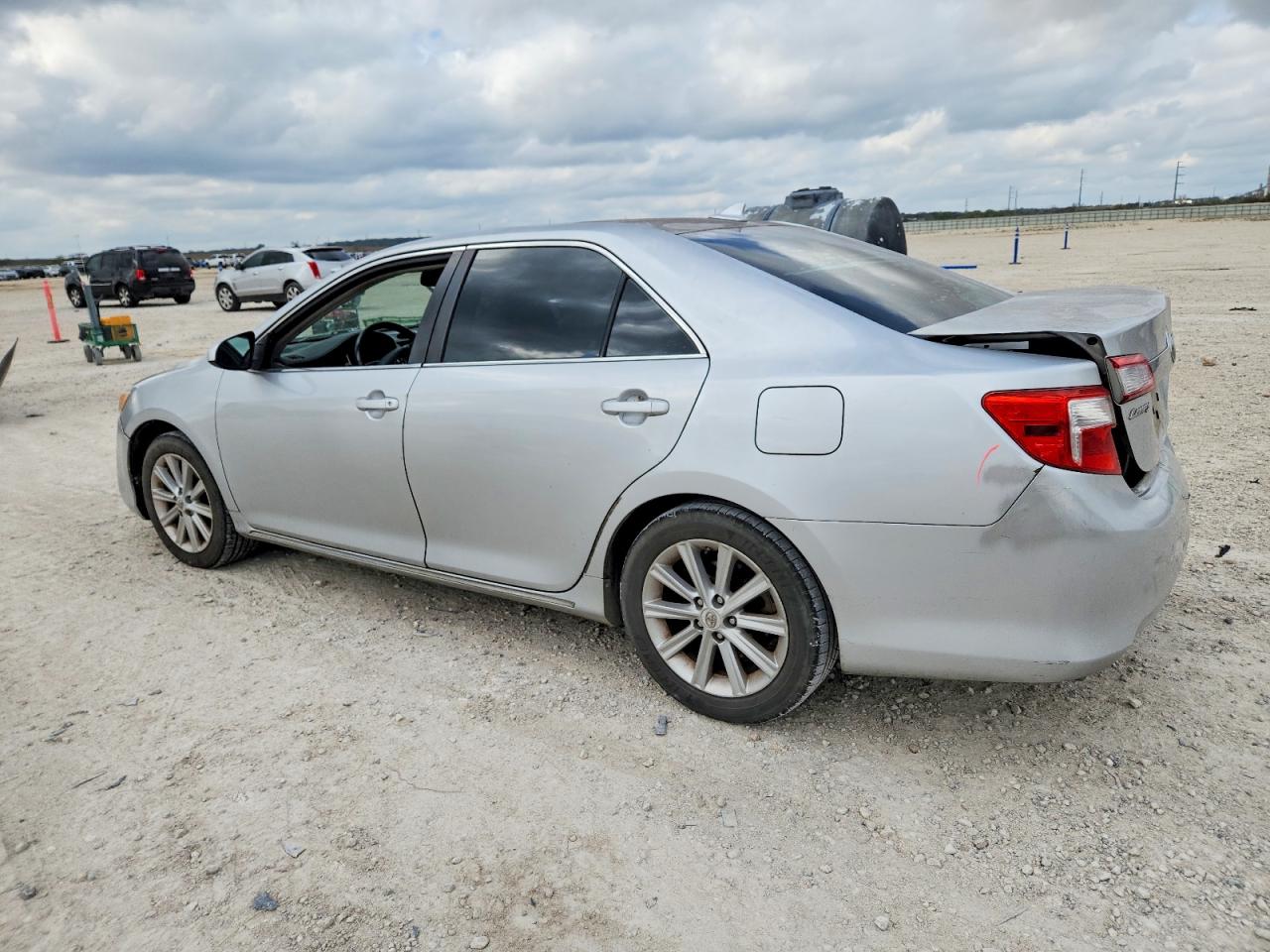 2012 TOYOTA CAMRY SE photo 4