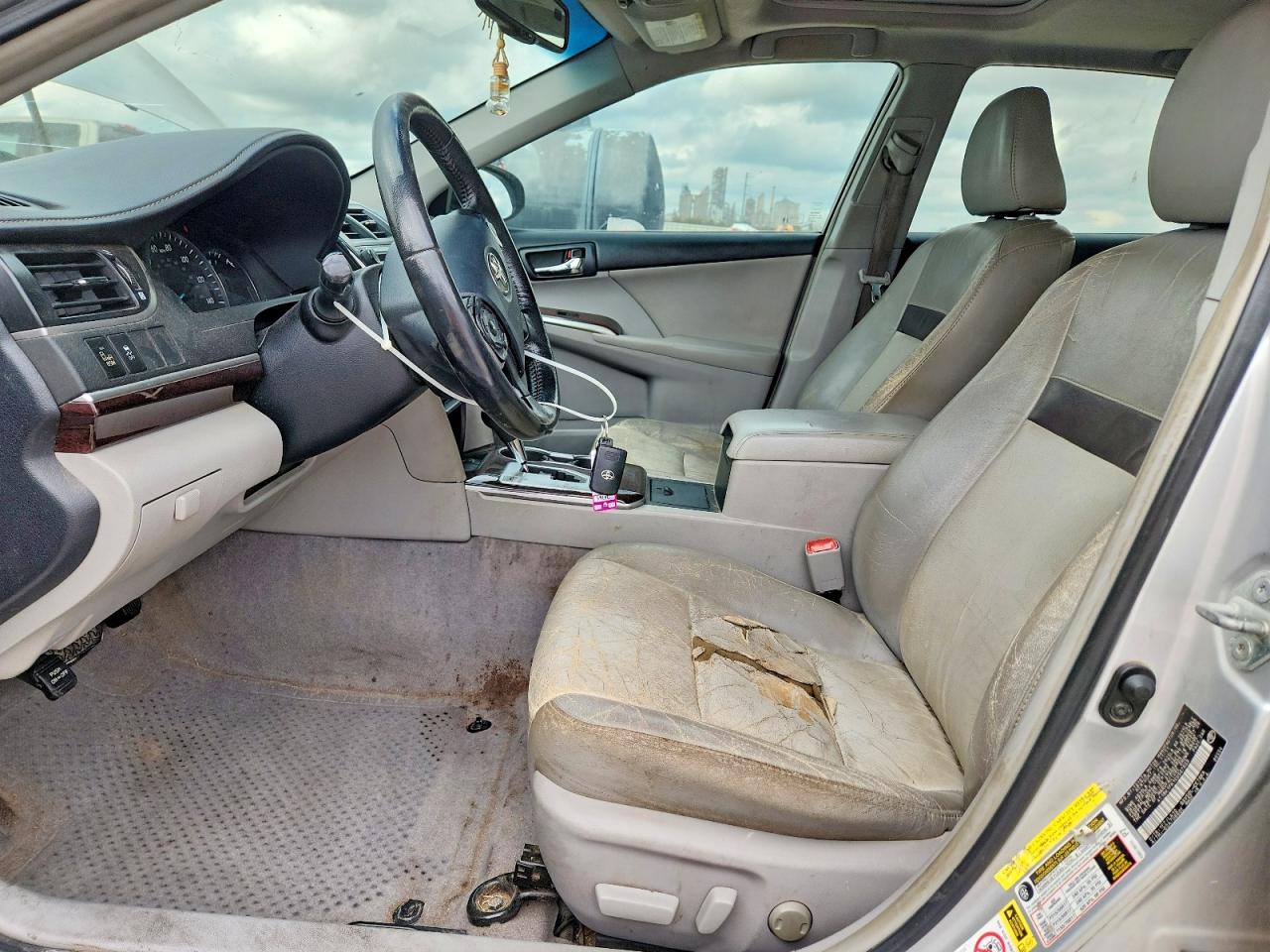 2012 TOYOTA CAMRY SE photo 19