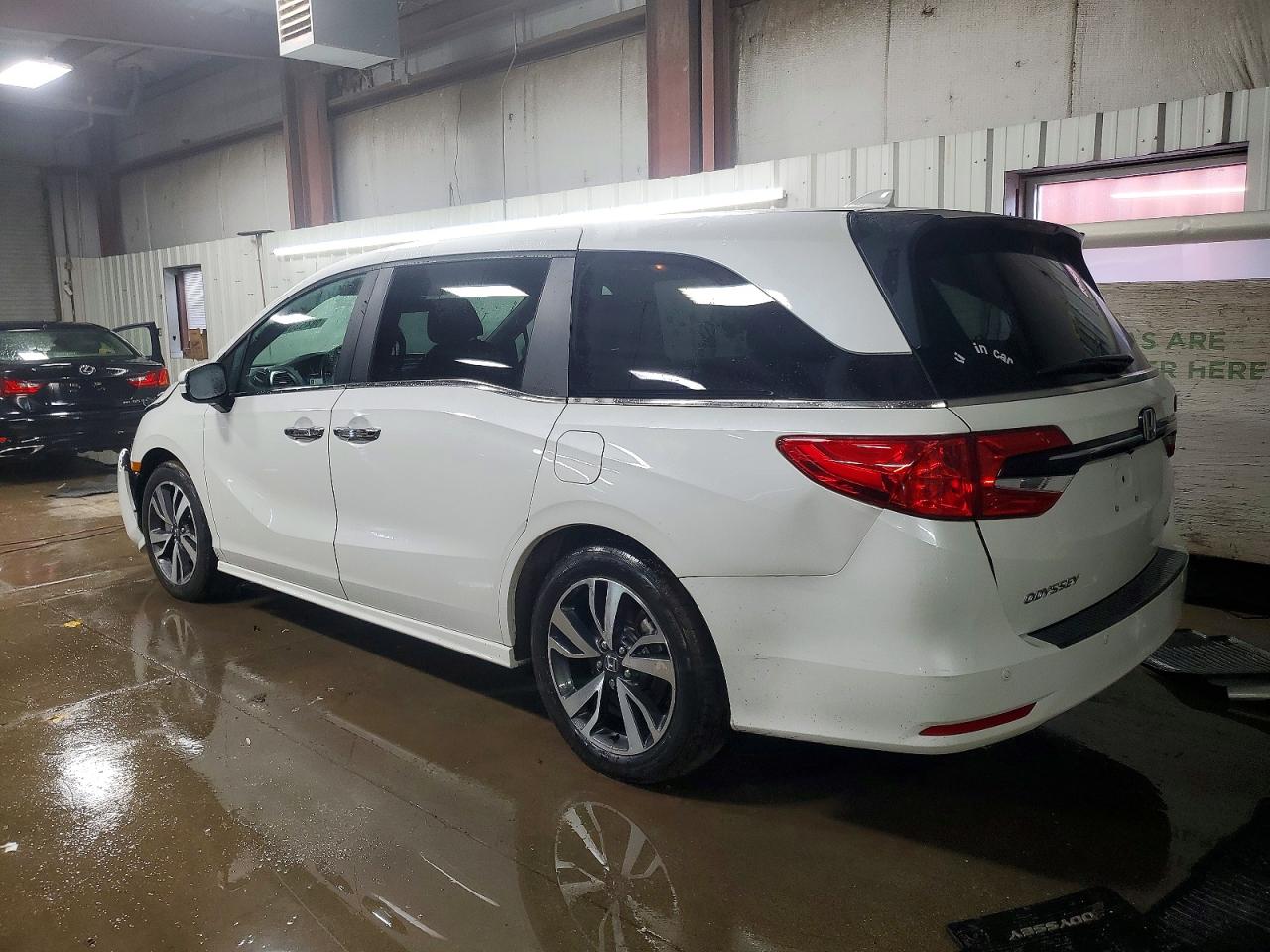 2023 HONDA ODYSSEY TOURING photo 2