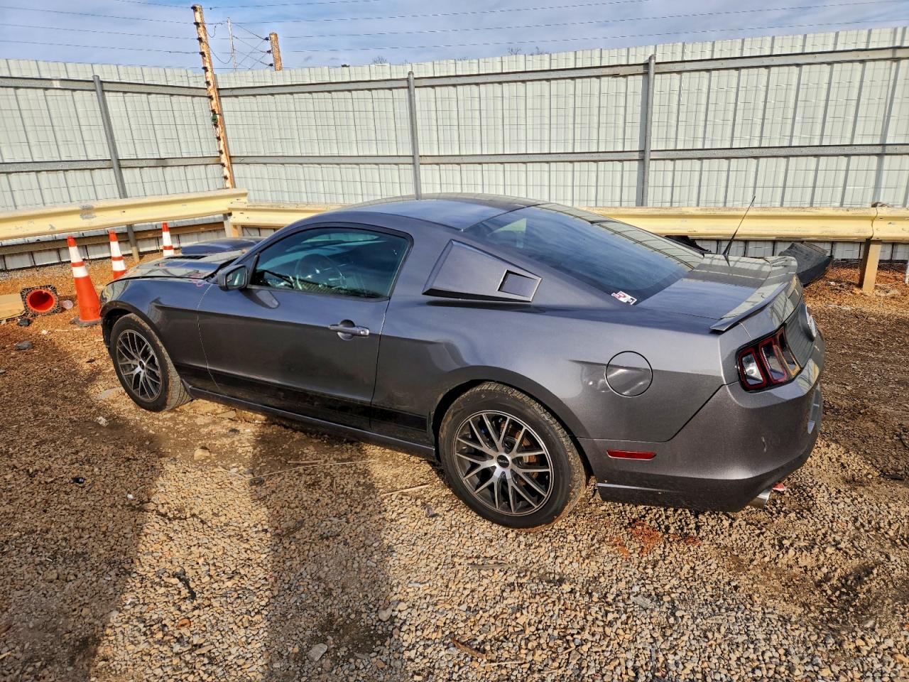 2013 FORD MUSTANG photo 2