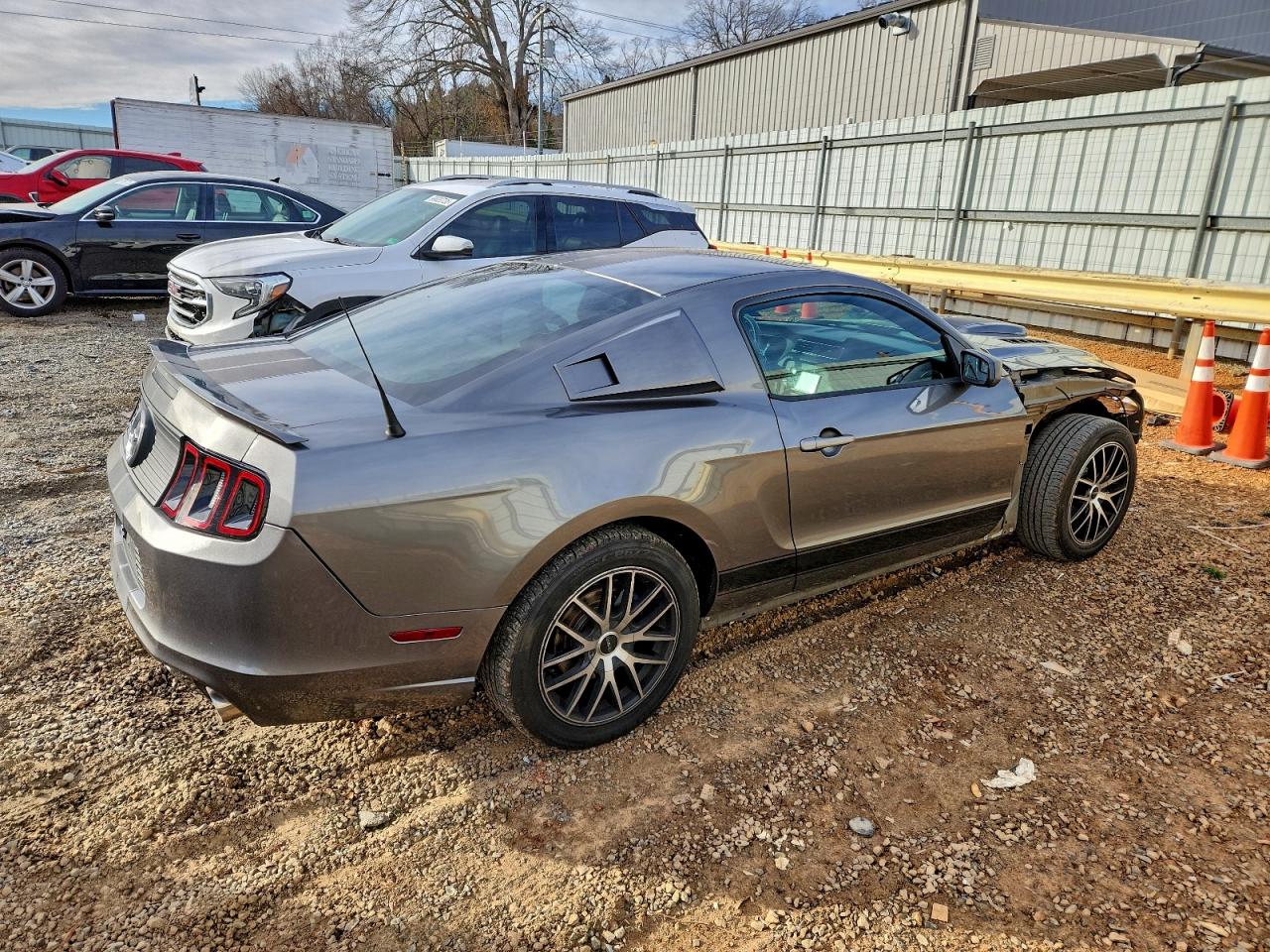 2013 FORD MUSTANG photo 3
