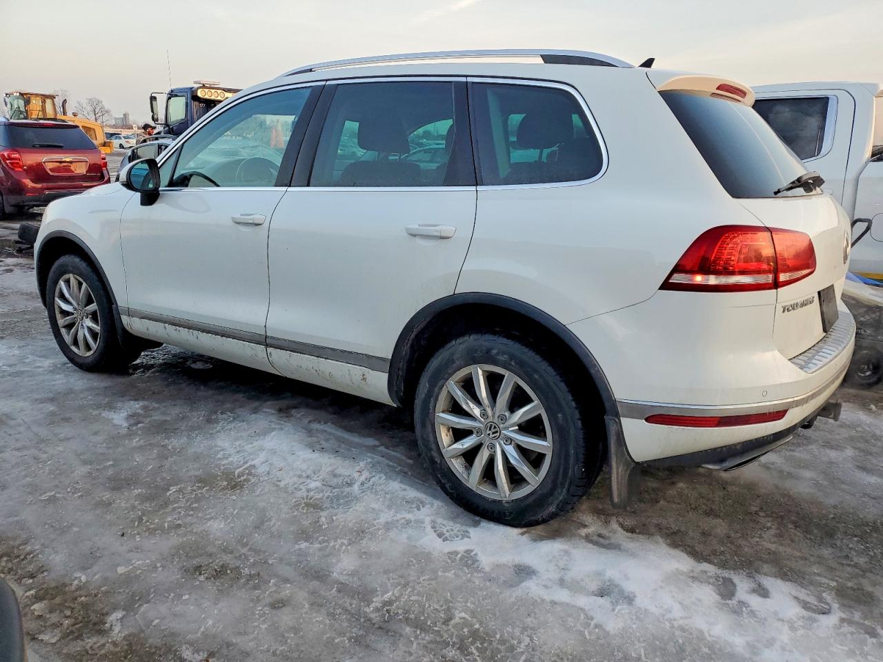 2016 VOLKSWAGEN TOUAREG SPORT photo 2