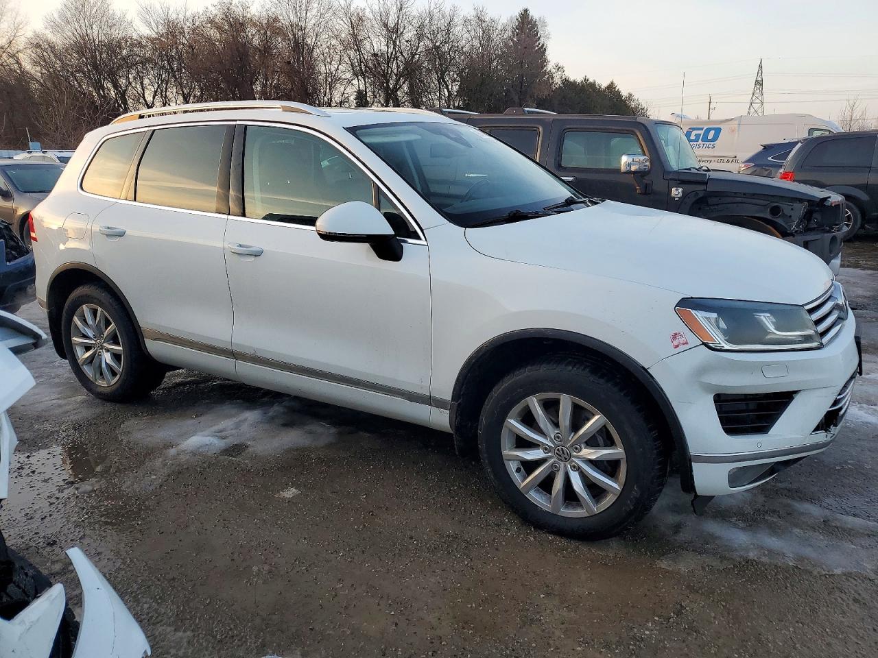 2016 VOLKSWAGEN TOUAREG SPORT photo 4