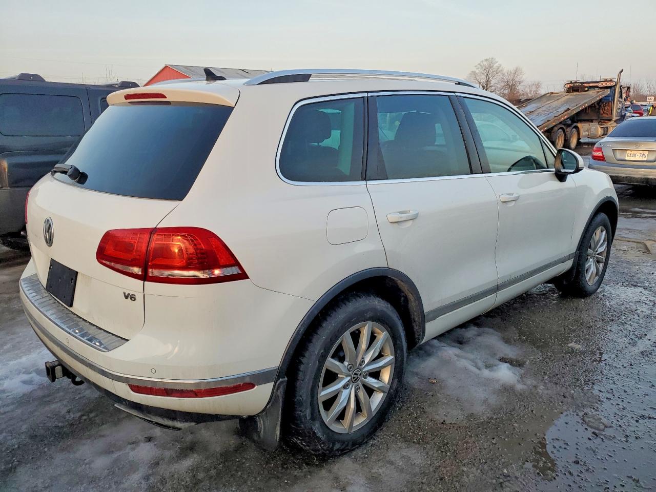 2016 VOLKSWAGEN TOUAREG SPORT photo 3