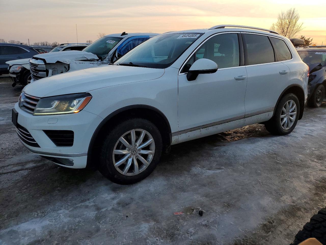 2016 VOLKSWAGEN TOUAREG