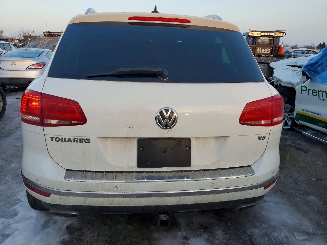 2016 VOLKSWAGEN TOUAREG SPORT photo 6