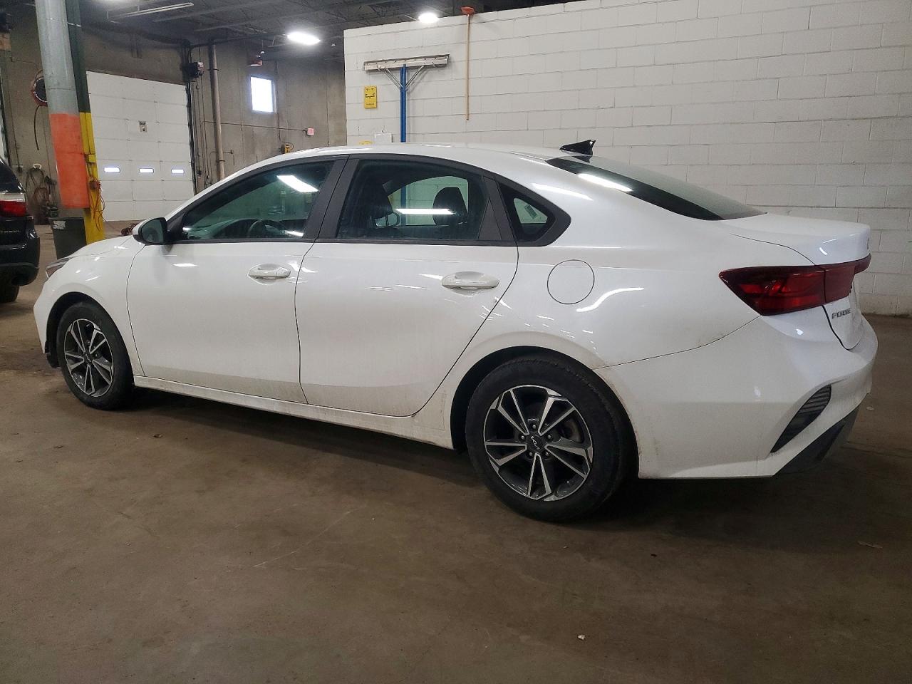 2023 KIA FORTE LX photo 2