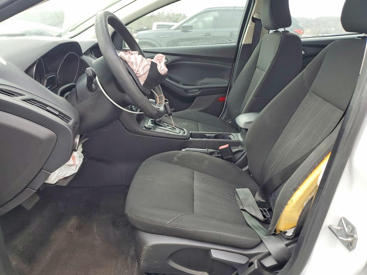 2017 FORD FOCUS SE photo 7
