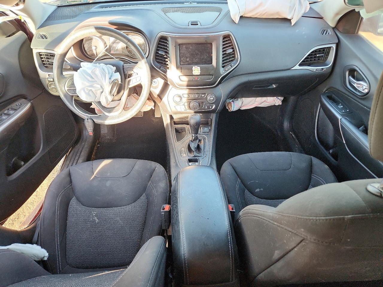 2019 JEEP CHEROKEE LATITUDE photo 8
