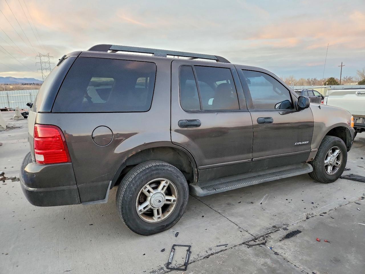 2005 FORD EXPLORER XLT photo 3