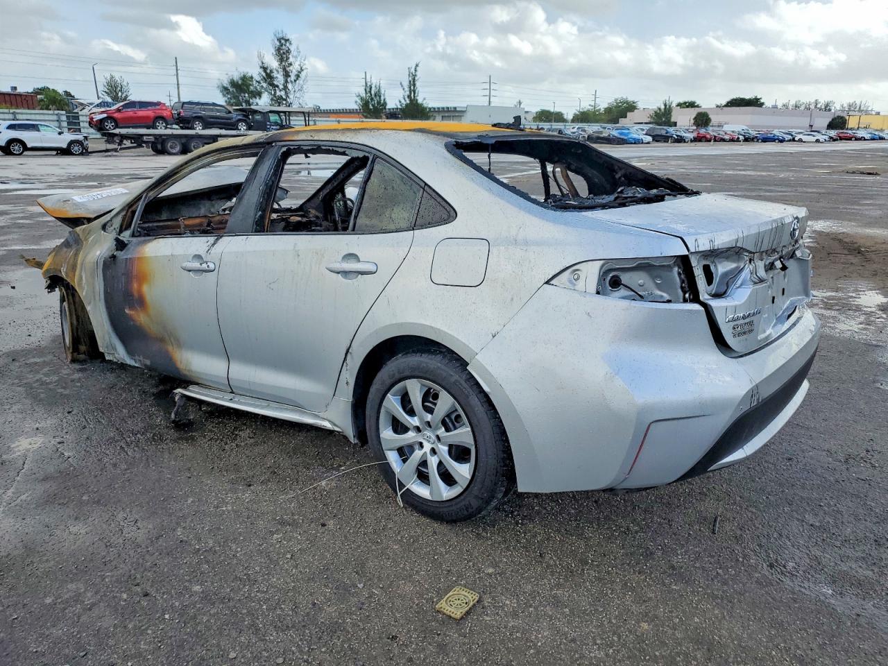 2022 TOYOTA COROLLA LE photo 2
