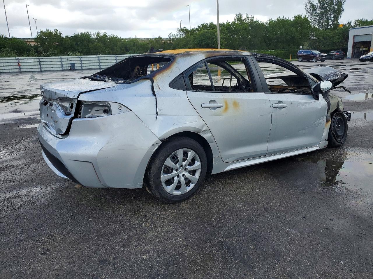 2022 TOYOTA COROLLA LE photo 3