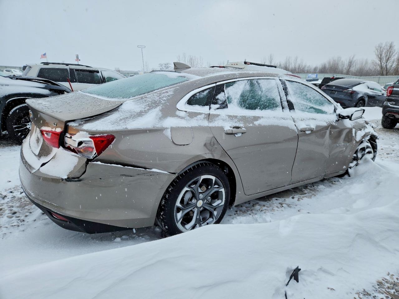 2023 CHEVROLET MALIBU LT photo 3