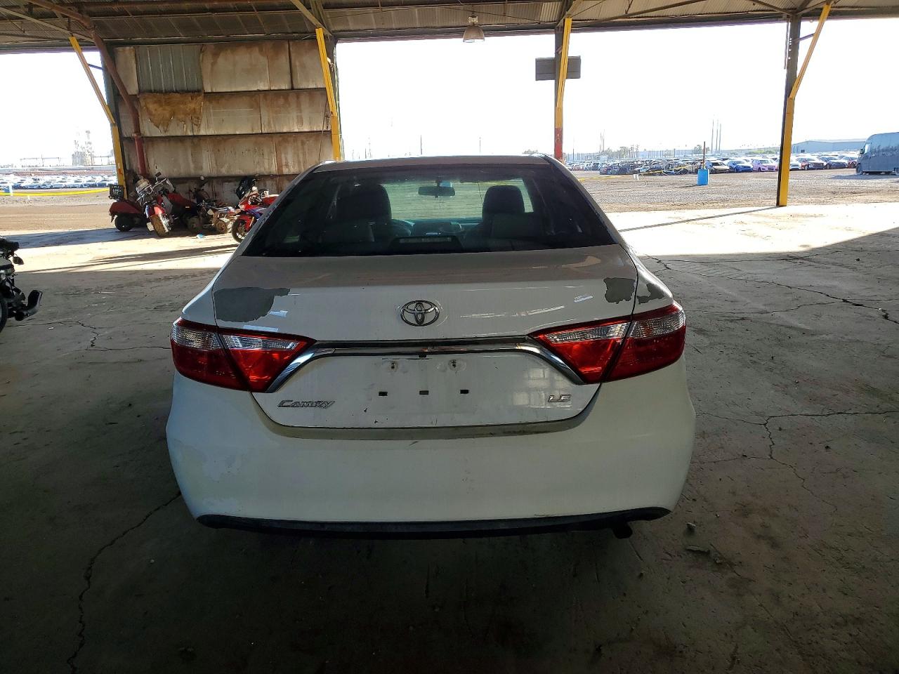 2015 TOYOTA CAMRY LE photo 6