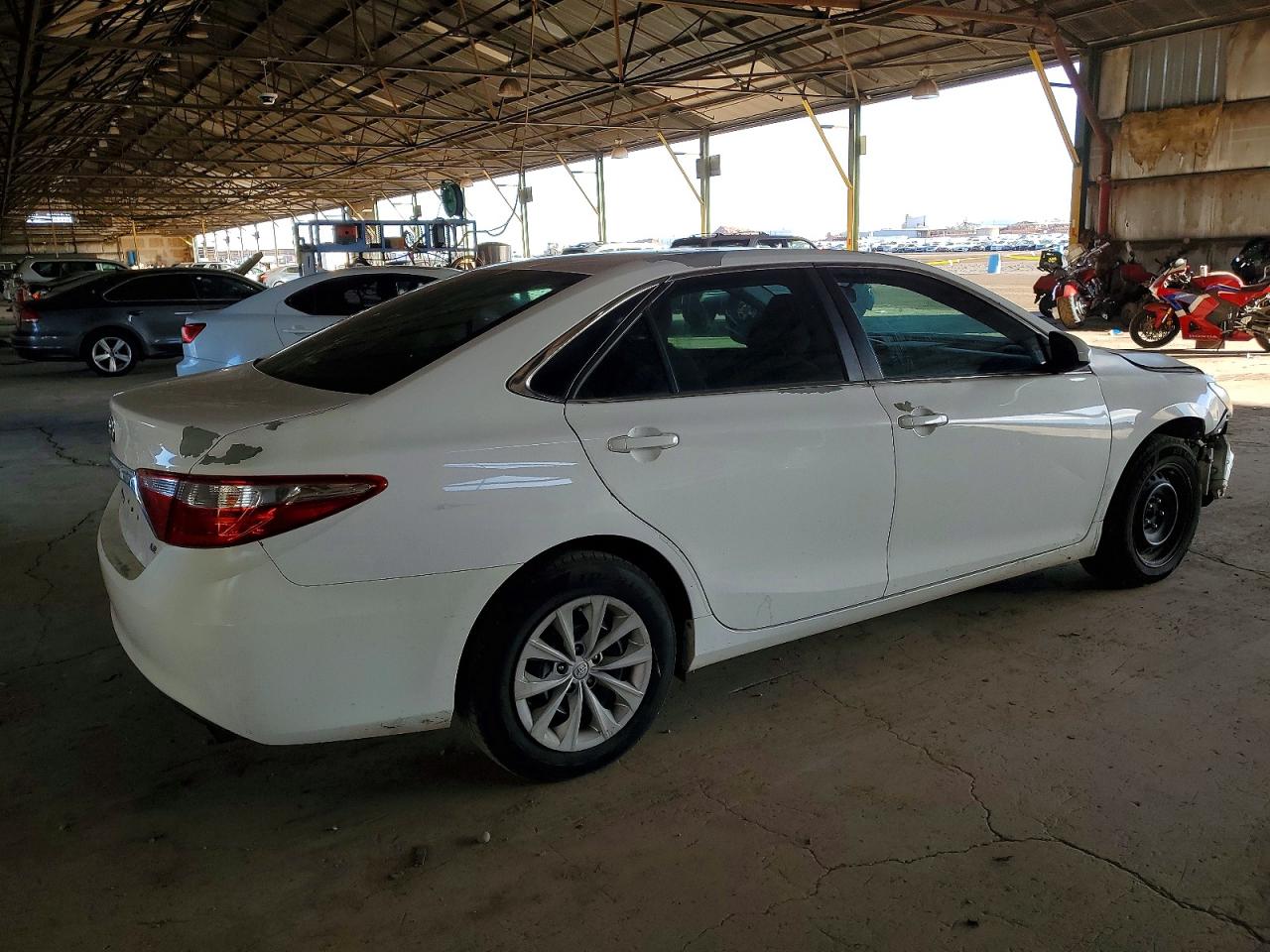 2015 TOYOTA CAMRY LE photo 3