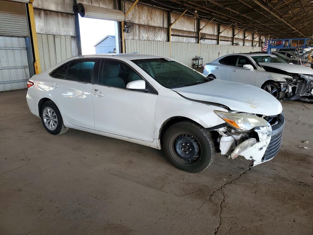2015 TOYOTA CAMRY LE photo 4