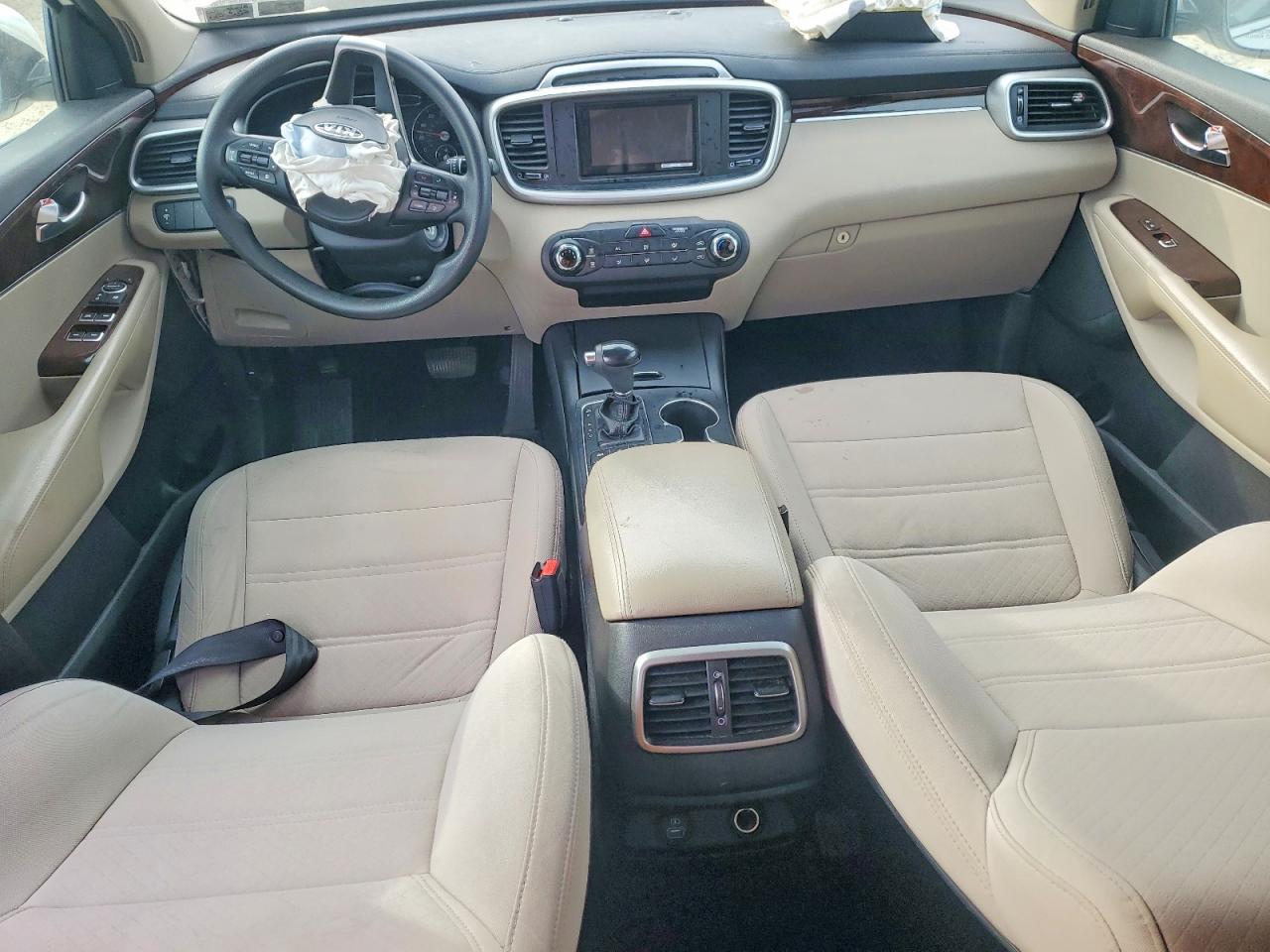 2016 KIA SORENTO LX photo 8