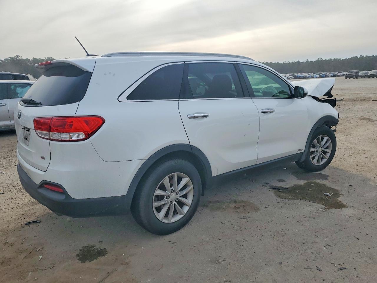 2016 KIA SORENTO LX photo 3