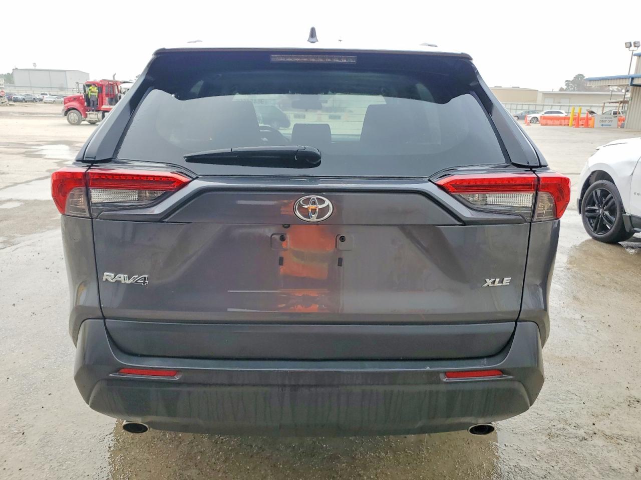 2022 TOYOTA RAV4 XLE photo 6
