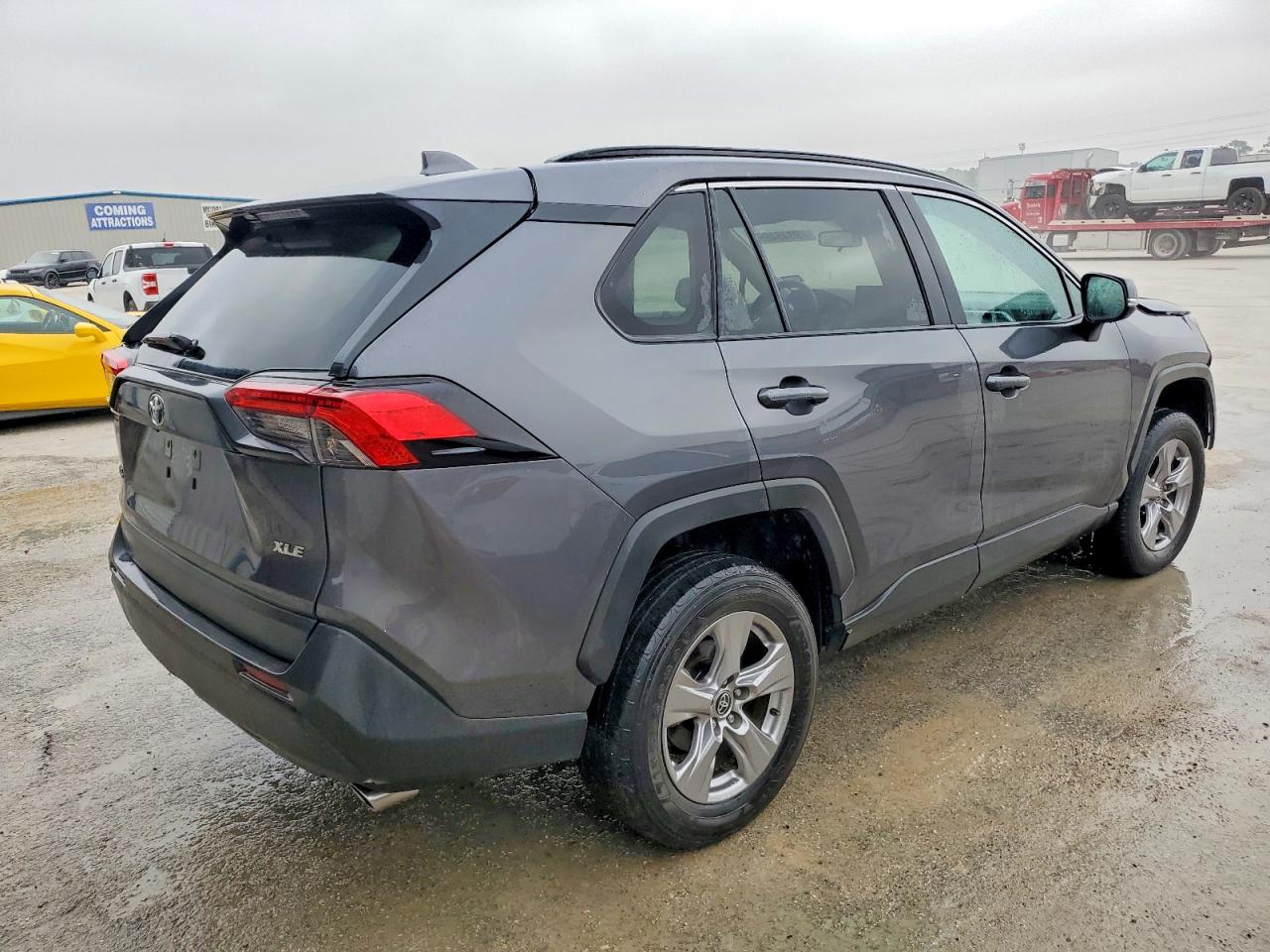 2022 TOYOTA RAV4 XLE photo 3