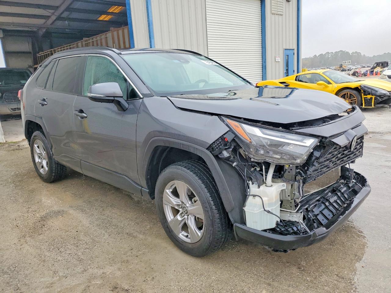 2022 TOYOTA RAV4 XLE photo 4