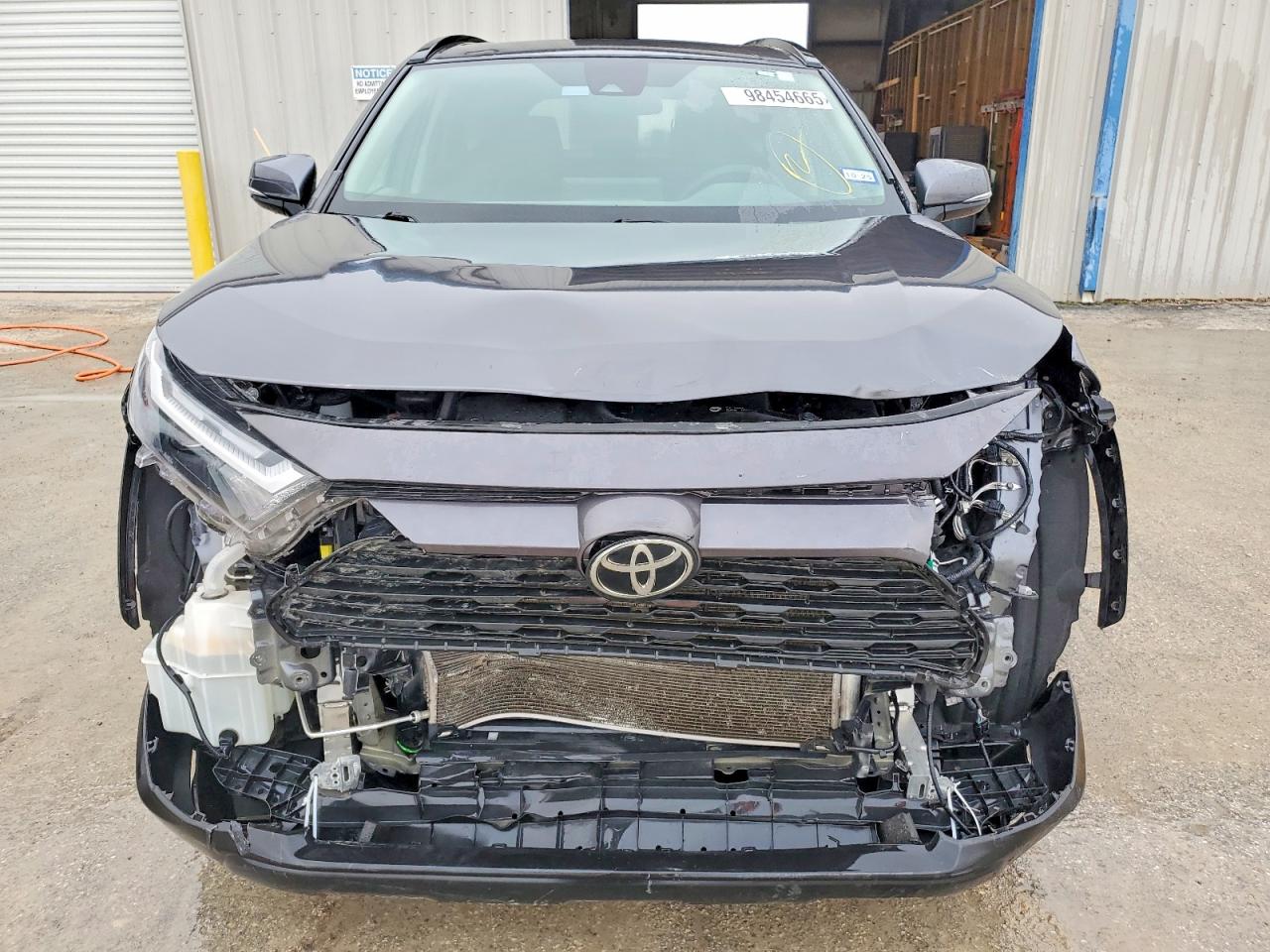 2022 TOYOTA RAV4 XLE photo 5