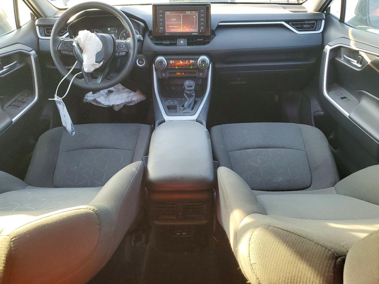 2022 TOYOTA RAV4 XLE photo 8