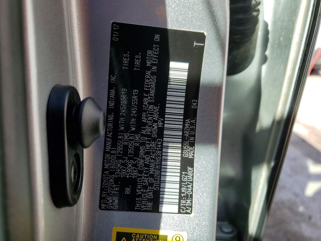 2017 TOYOTA HIGHLANDER SE photo 14