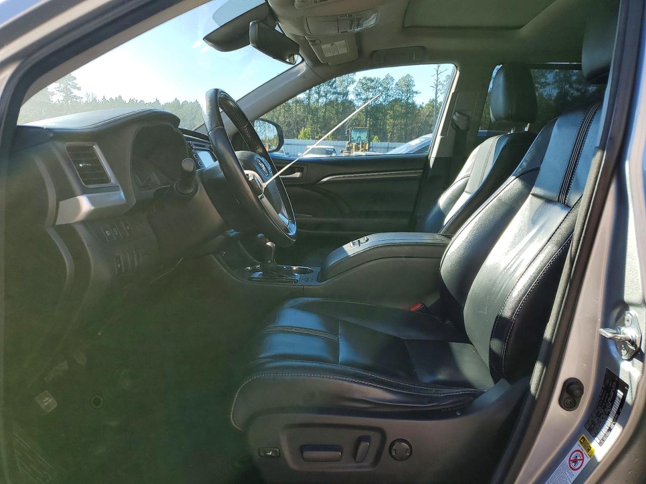 2017 TOYOTA HIGHLANDER SE photo 7