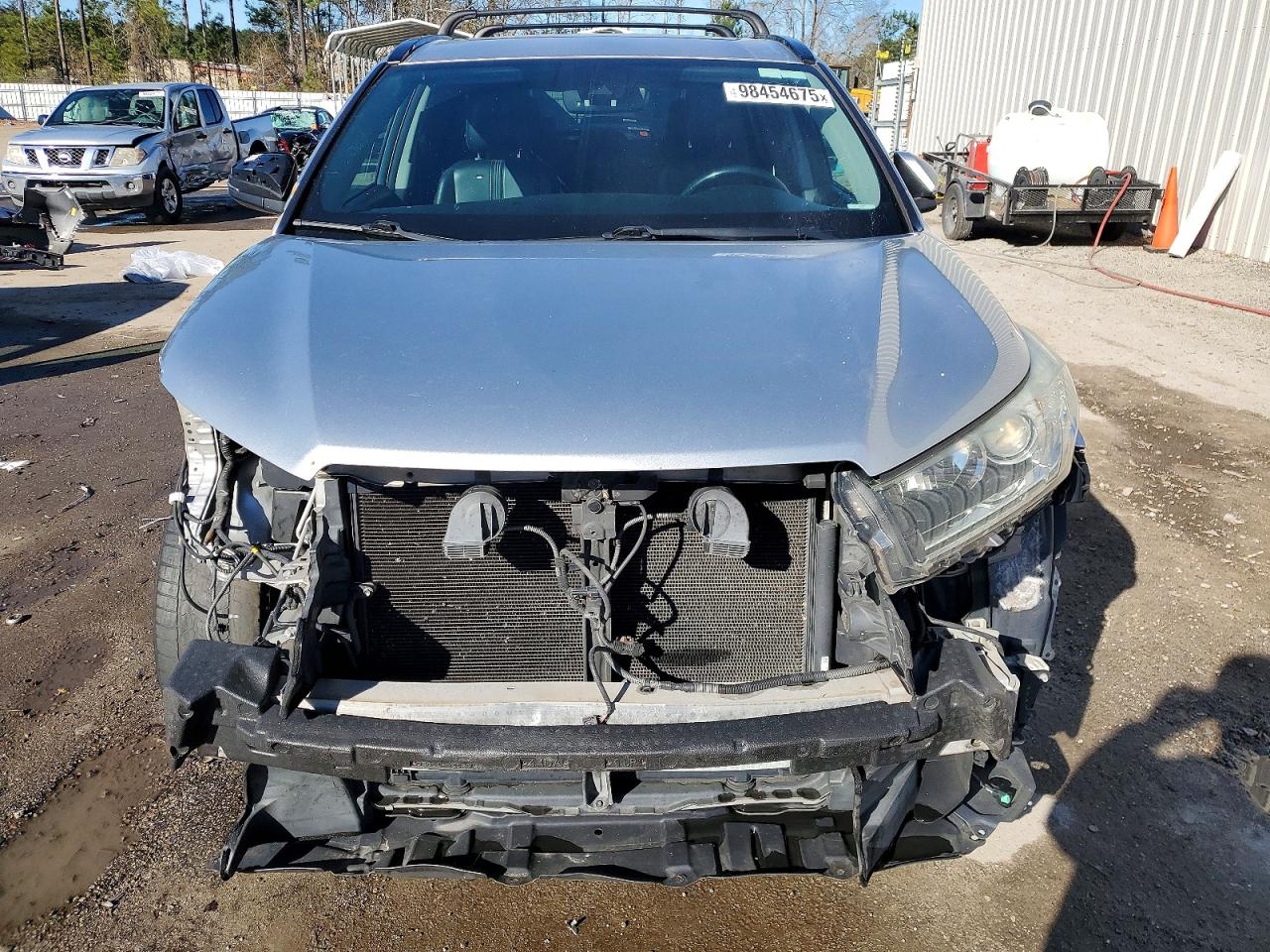 2017 TOYOTA HIGHLANDER SE photo 5