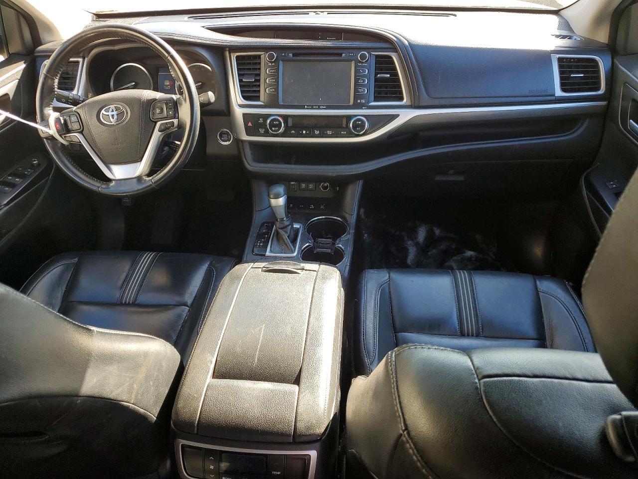 2017 TOYOTA HIGHLANDER SE photo 8