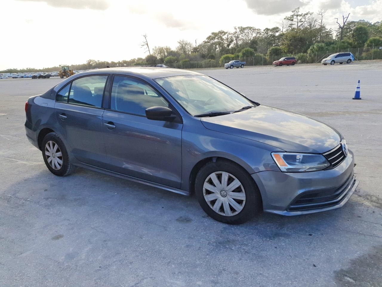 2015 VOLKSWAGEN JETTA BASE photo 4
