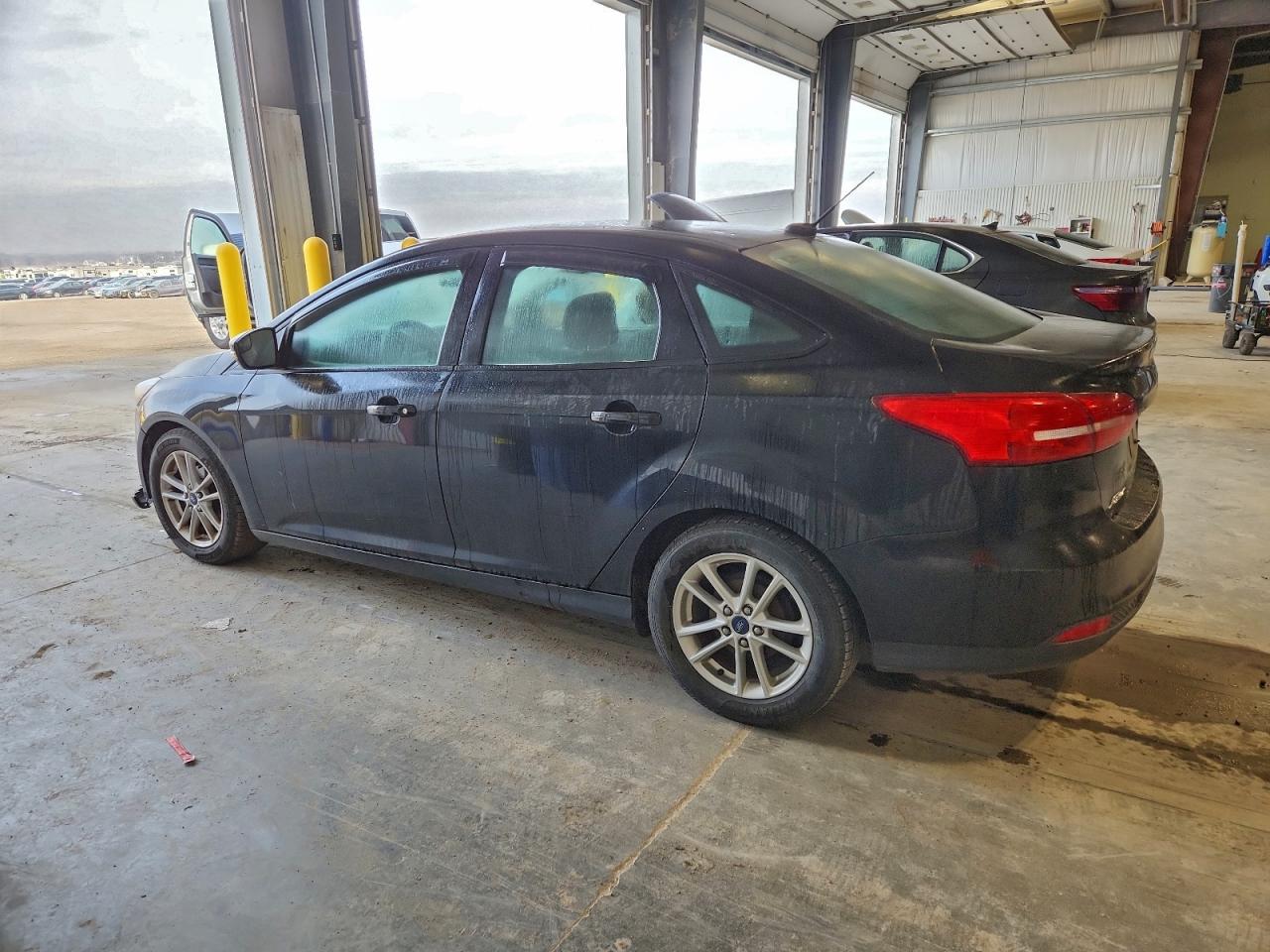 2015 FORD FOCUS SE photo 2
