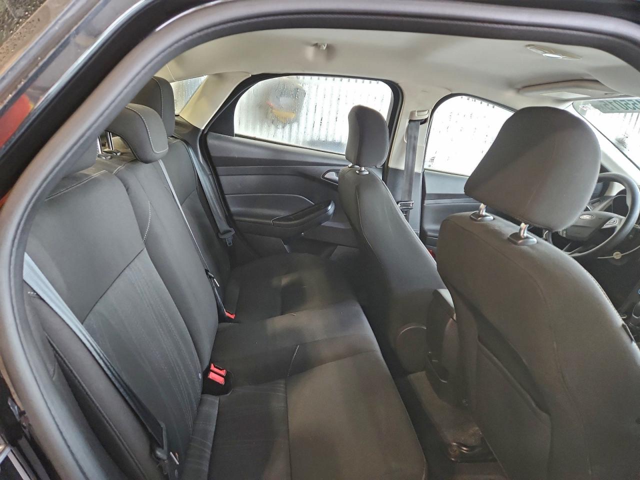 2015 FORD FOCUS SE photo 10