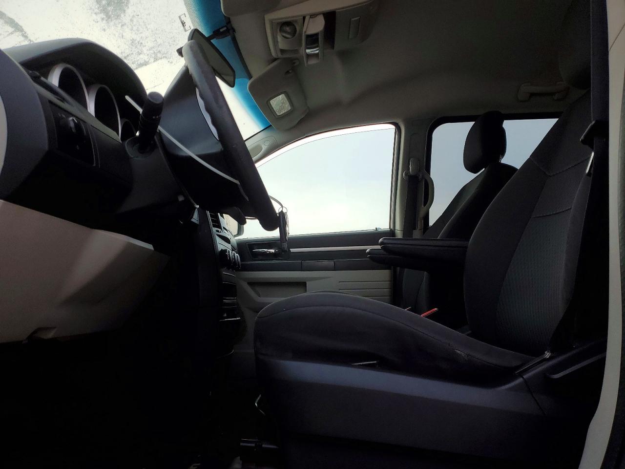 2010 DODGE GRAND CARAVAN SE photo 13