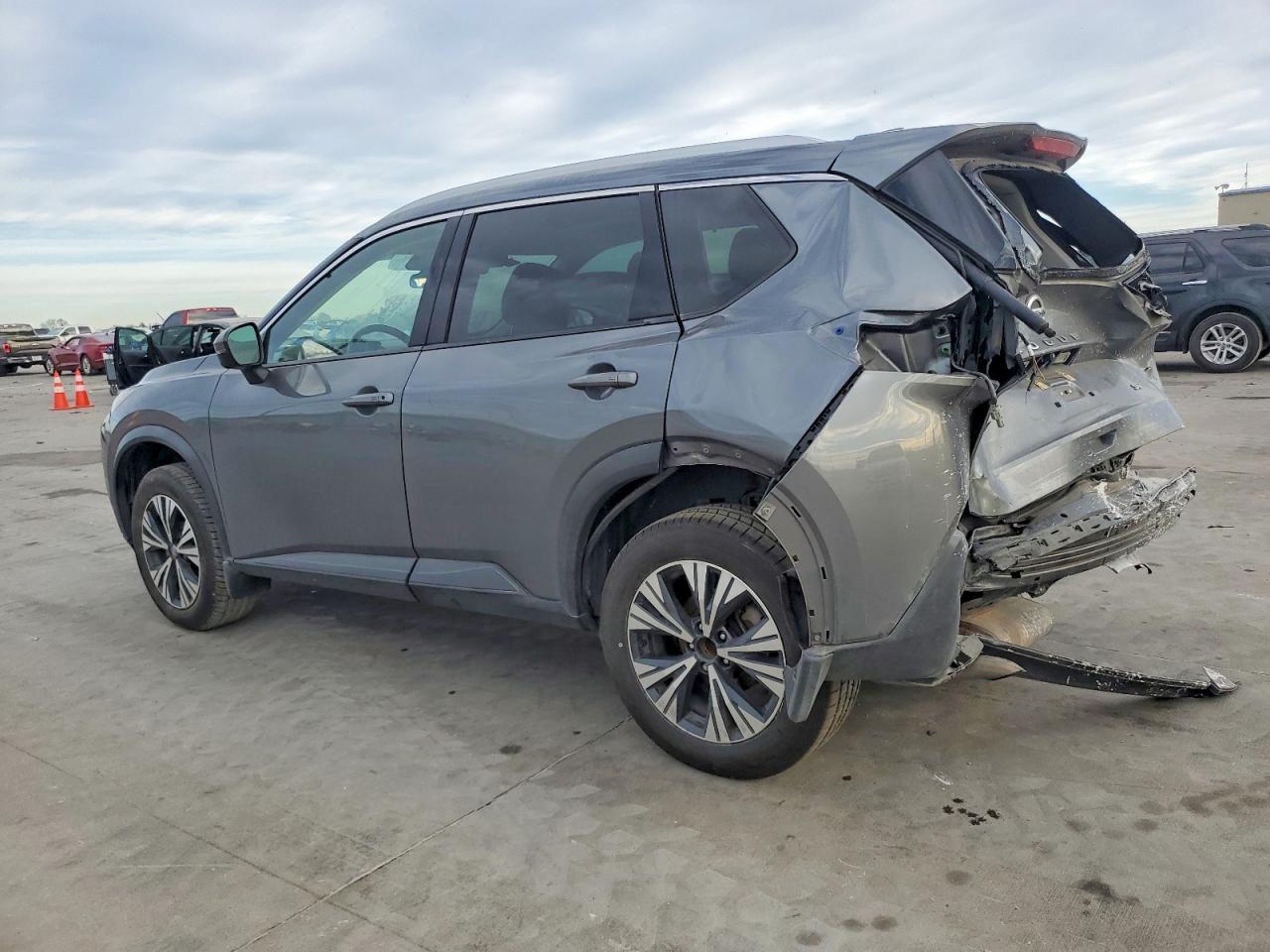 2021 NISSAN ROGUE SV photo 3
